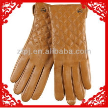 2013 CCTV lady dressing long leather gloves